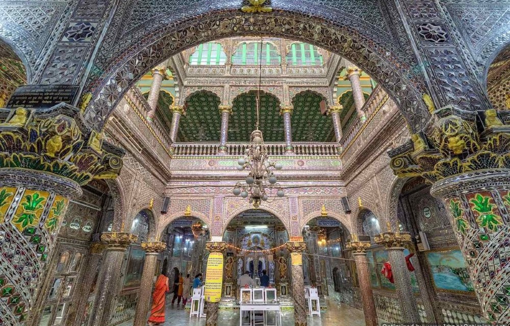 Hotel New Sunder at Kanch Mandir - 2.5 KM